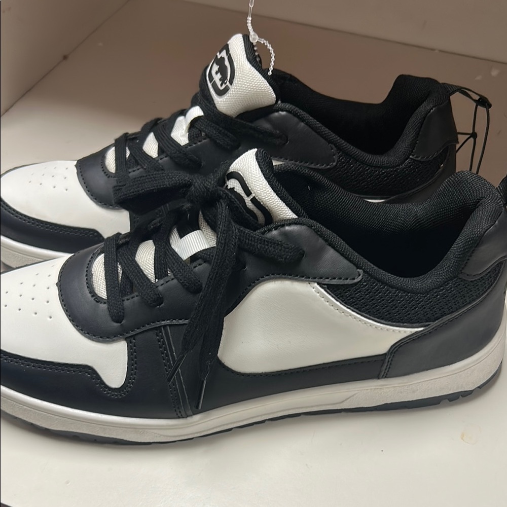 Echo Unlimited Black and White Low-Top Sneakers with‎ Textured Upper